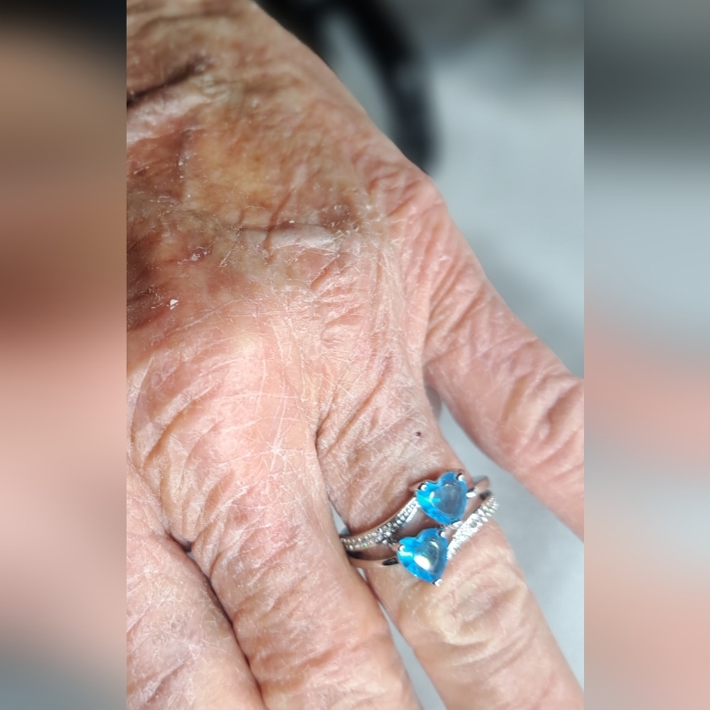 Elegant Blue Heart Ring - Picture 5 of 5